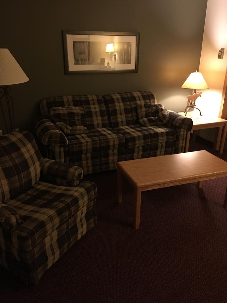 Moose Lake Lodge & Suites photo 19