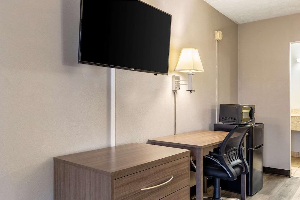 Econo Lodge Seymour photo 25