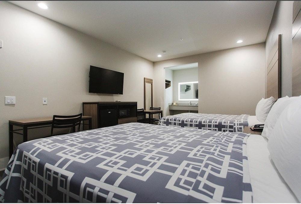 Palace Inn Conroe photo 33