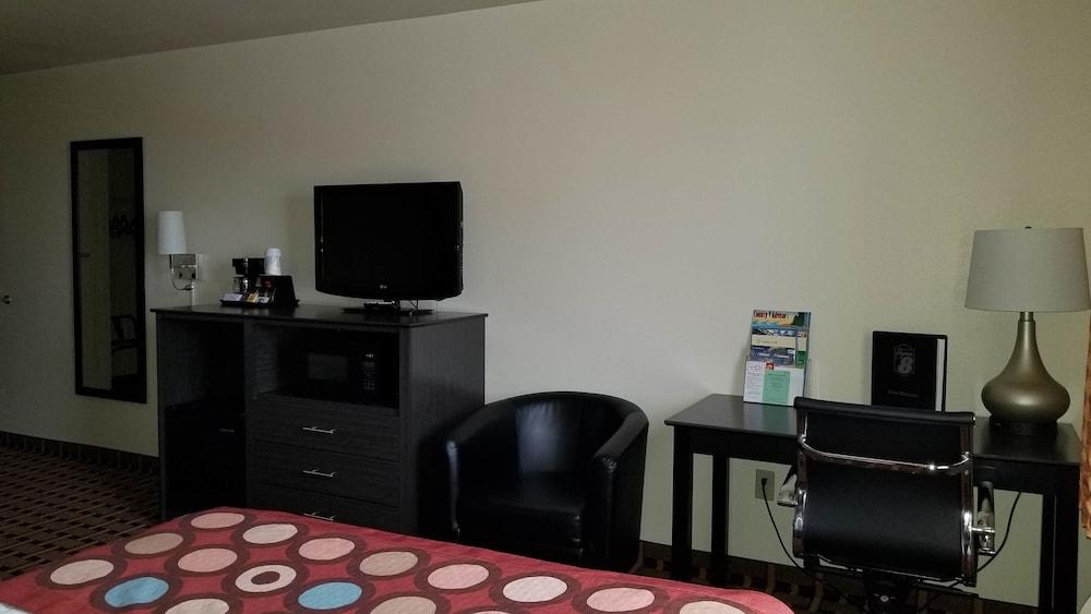 Super 8 by Wyndham Ashland photo 8