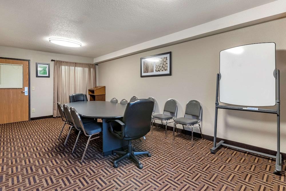 Quality Inn Creston photo 34