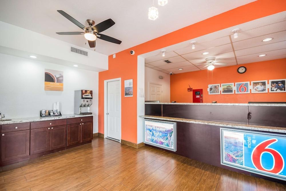 Motel 6 Houston, TX - Brookhollow photo 3