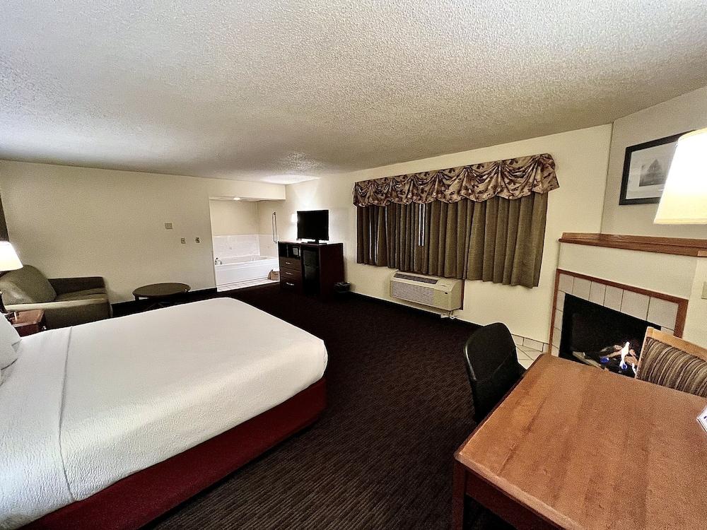 AmericInn by Wyndham Iowa Falls photo 13