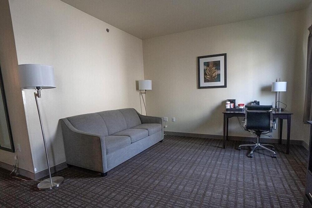 Cobblestone Inn & Suites - Sheldon photo 37