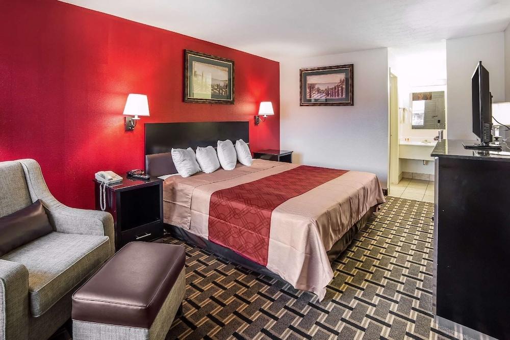 Econo Lodge Downtown photo 14