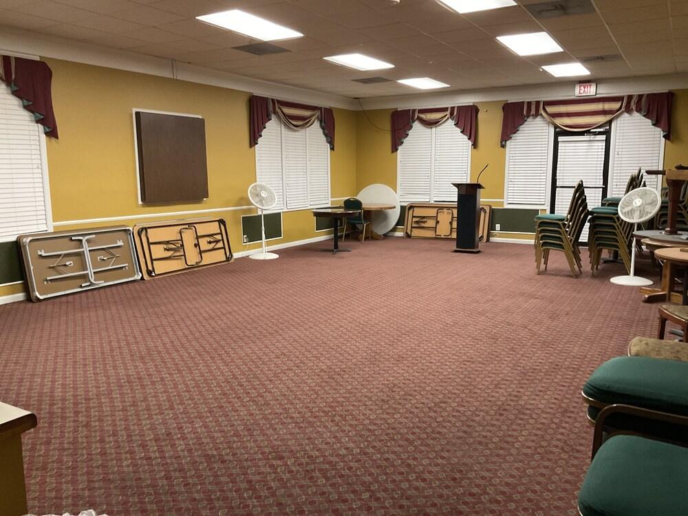 COVERED BRIDGE INN & SUITES photo 10