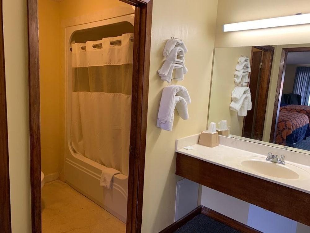 Relax Inn & Suites photo 8