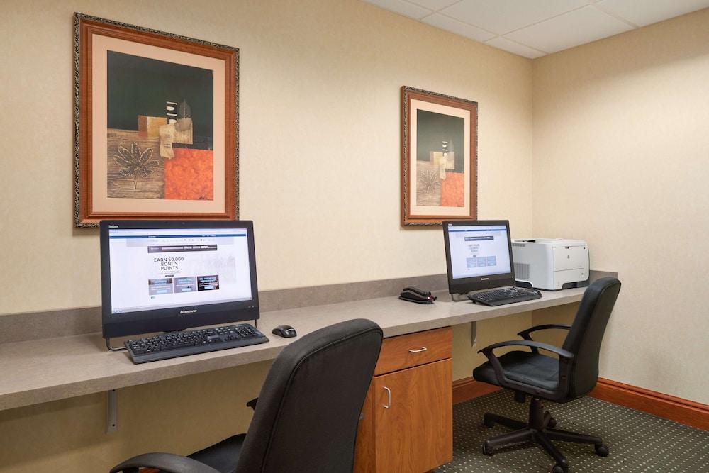 Hampton Inn Belle Vernon photo 26