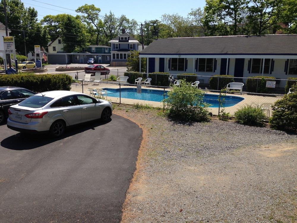 Marvin Gardens Motel photo 27
