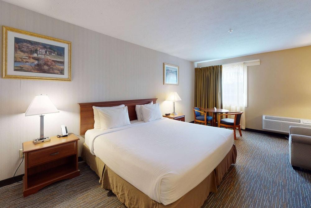 Ramada by Wyndham Strasburg/Shenandoah Valley photo 21