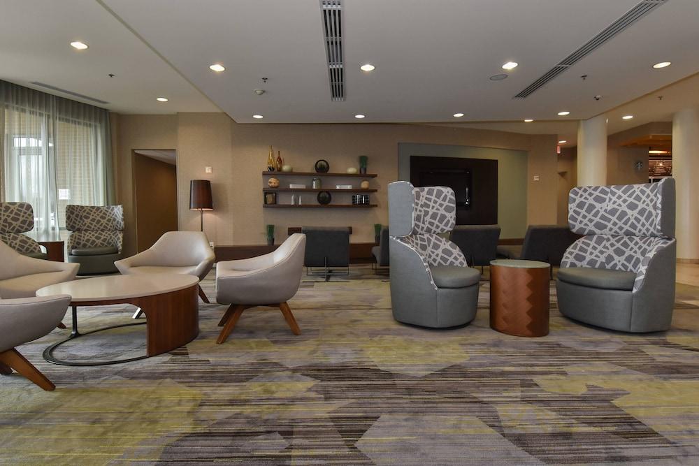 Courtyard Marriott Concord photo 1
