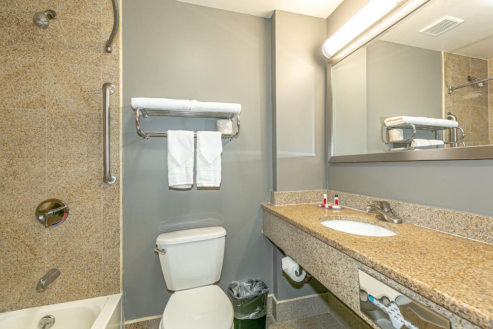 Ozone Inn & Suites photo 20