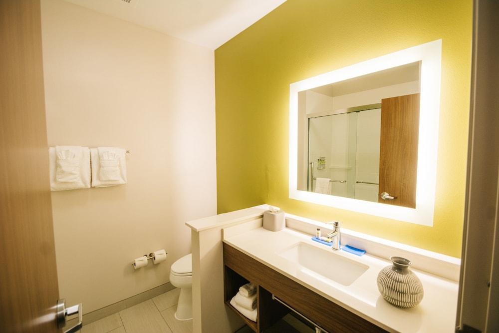 Holiday Inn Express & Suites Birmingham - Homewood by IHG photo 41
