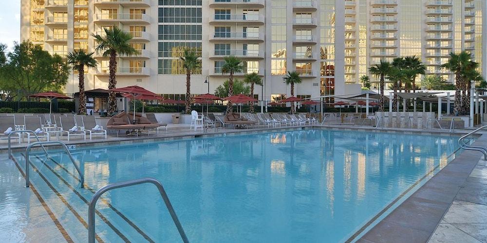 Jet Luxury Resorts @ The Signature Condo Hotel photo 97