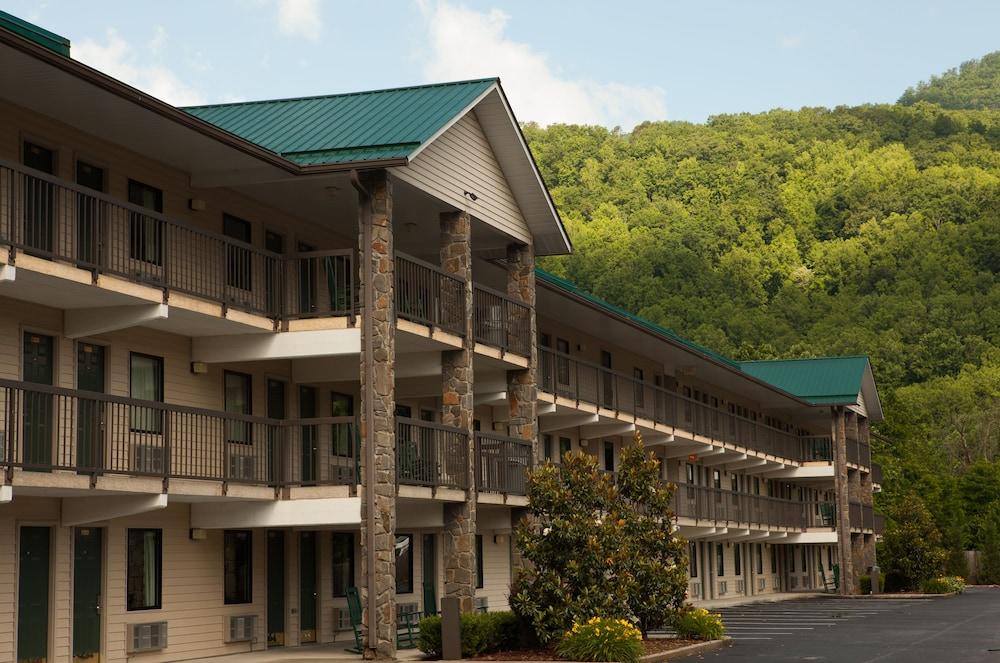 Cherokee Lodge photo 23