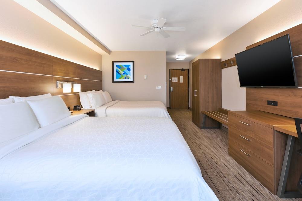 Holiday Inn Express & Suites Petoskey by IHG photo 10