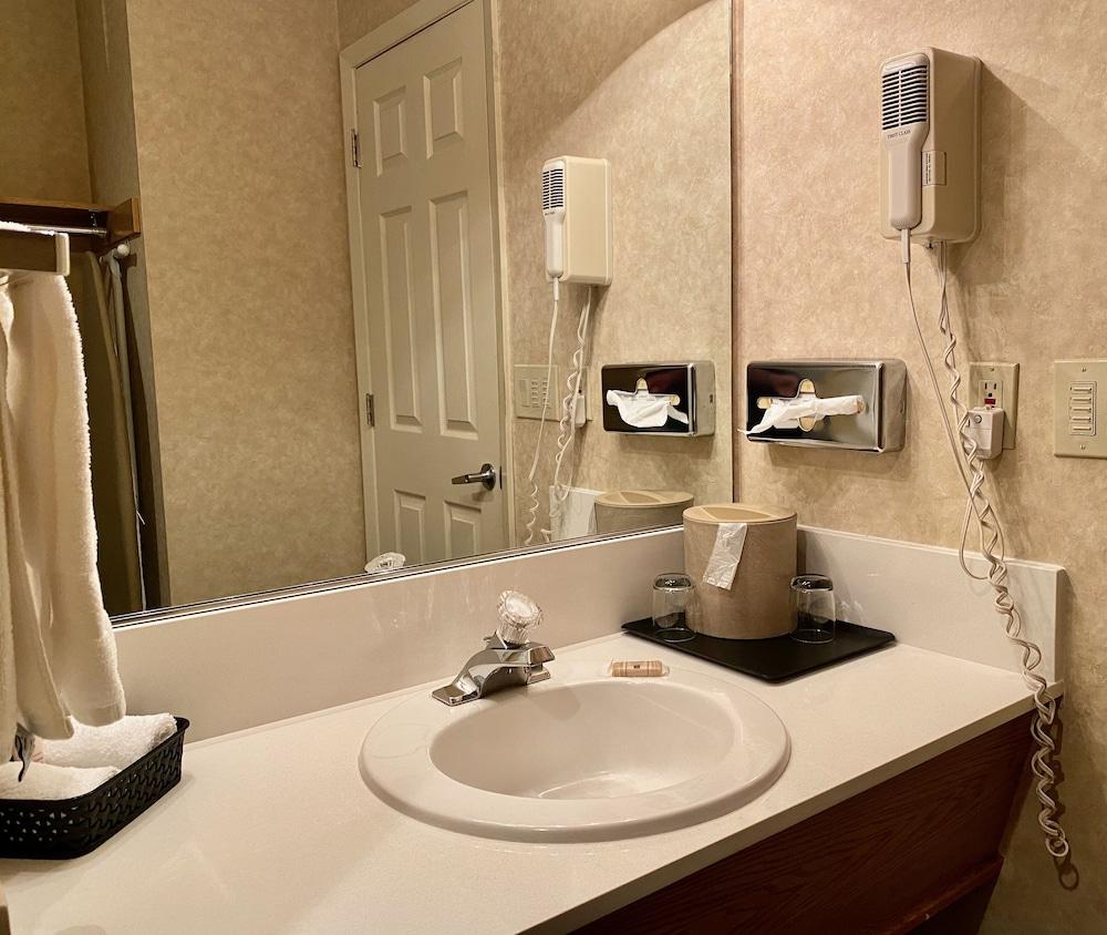 Cousins Country Inn photo 55