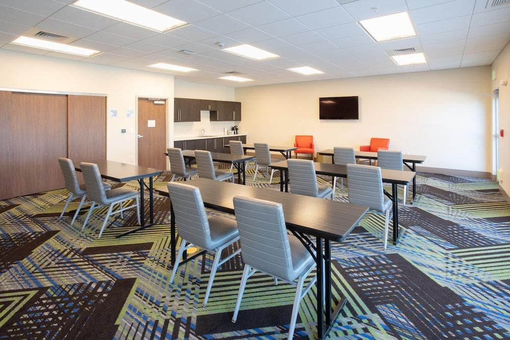 Holiday Inn Express & Suites Goodland I 70 by IHG photo 36