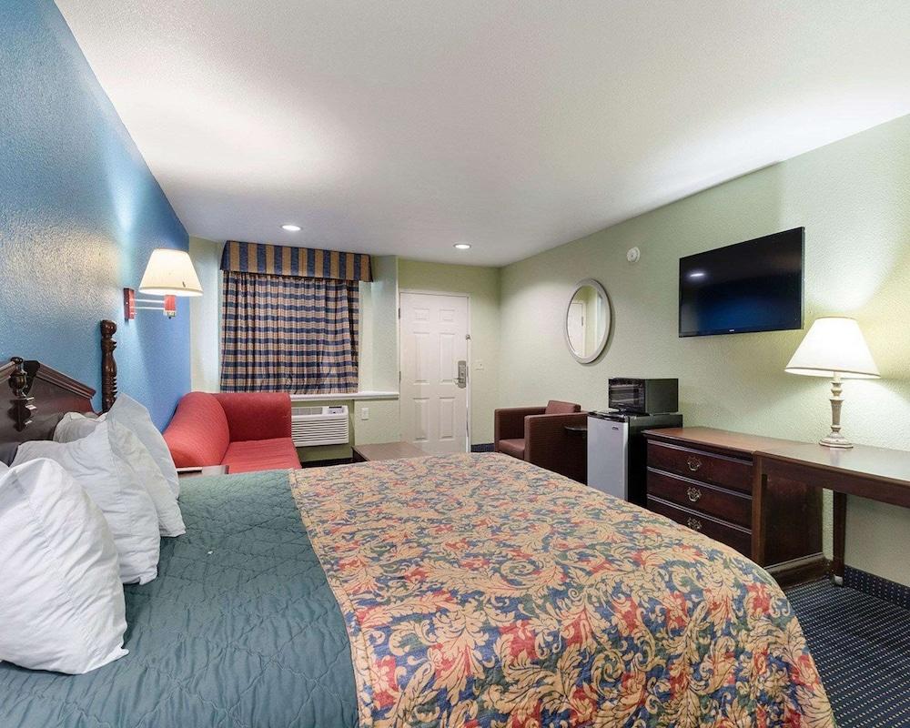 Rodeway Inn South Houston photo 16