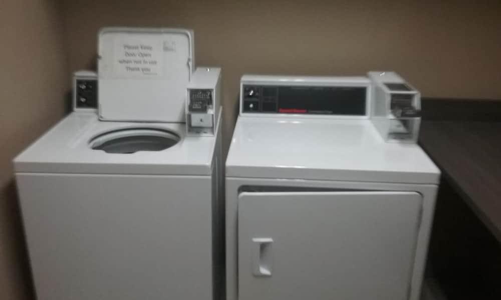 Gateway Park Hotel and Suites photo 2
