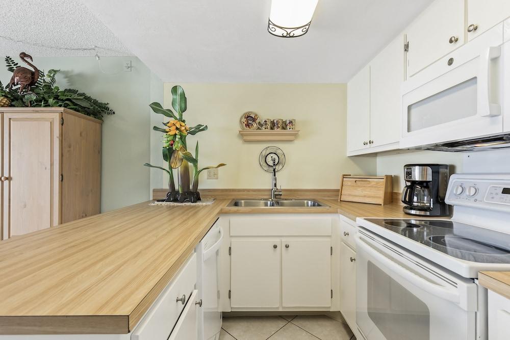 Tropical Suites at Sunglow Resort photo 42