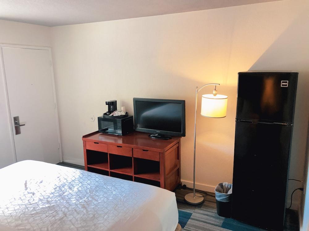 Super 8 by Wyndham San Jose Airport photo 6