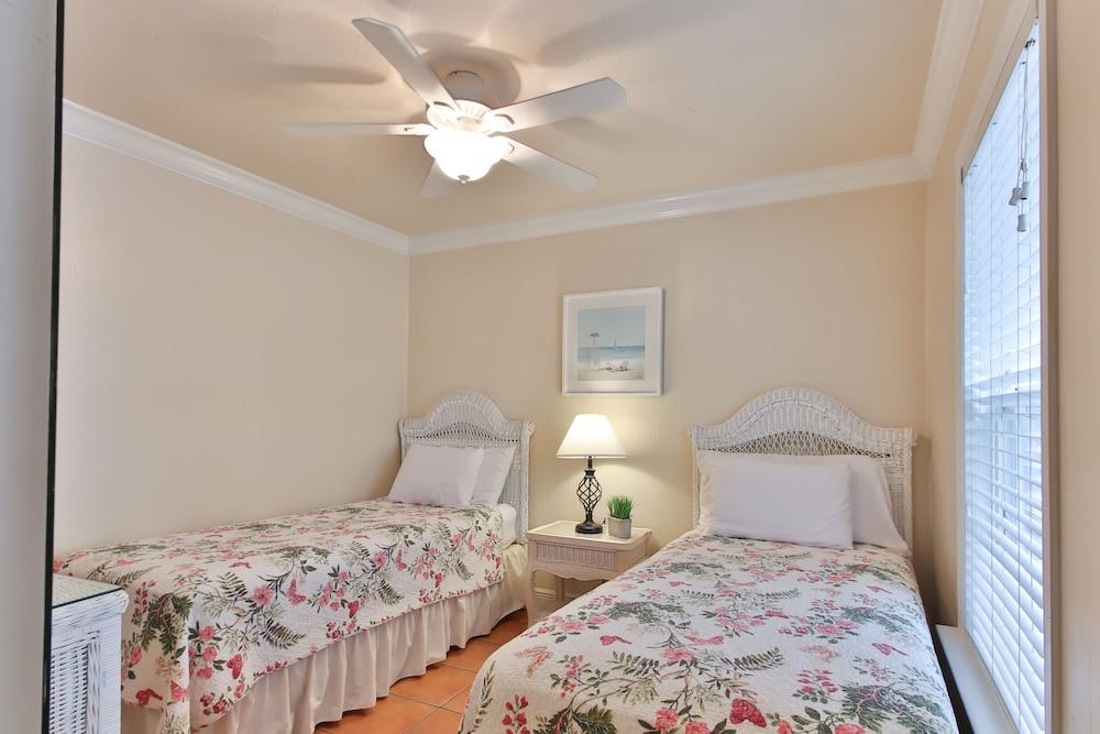 Tortuga Inn Beach Resort photo 28