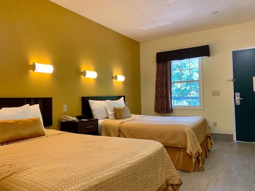 Executive Inn And Suites photo 19