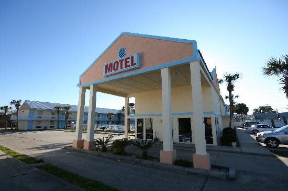 Coconut Grove Motor Inn photo 1