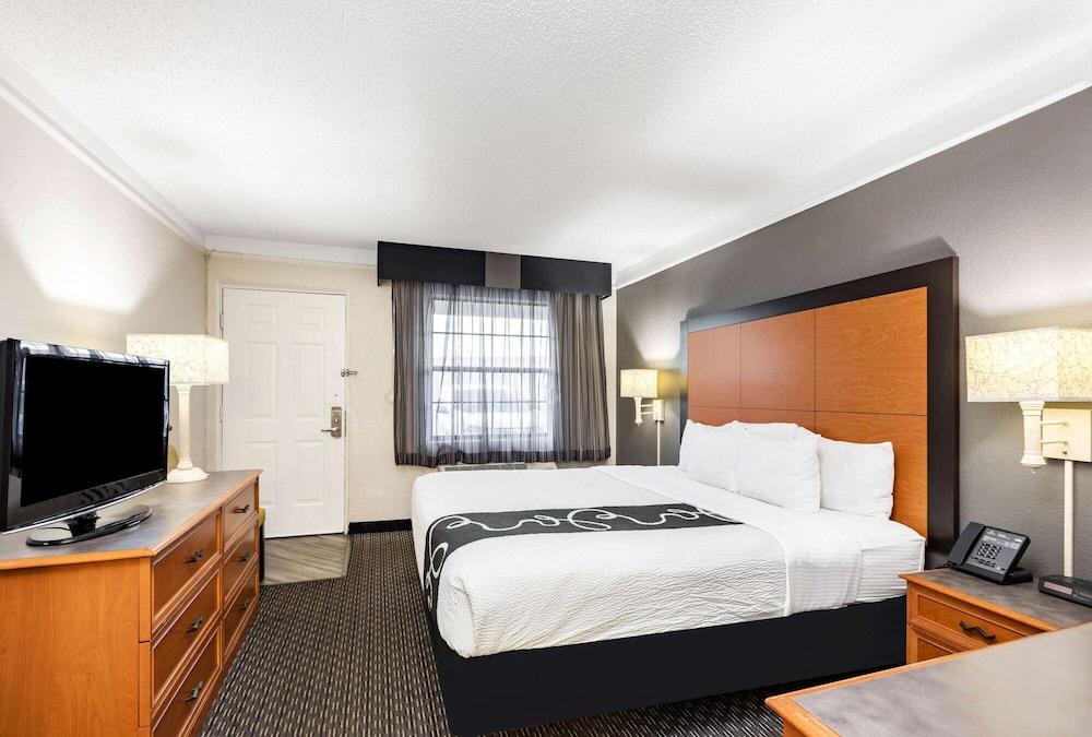 Travelodge by Wyndham El Paso - Airport photo 17