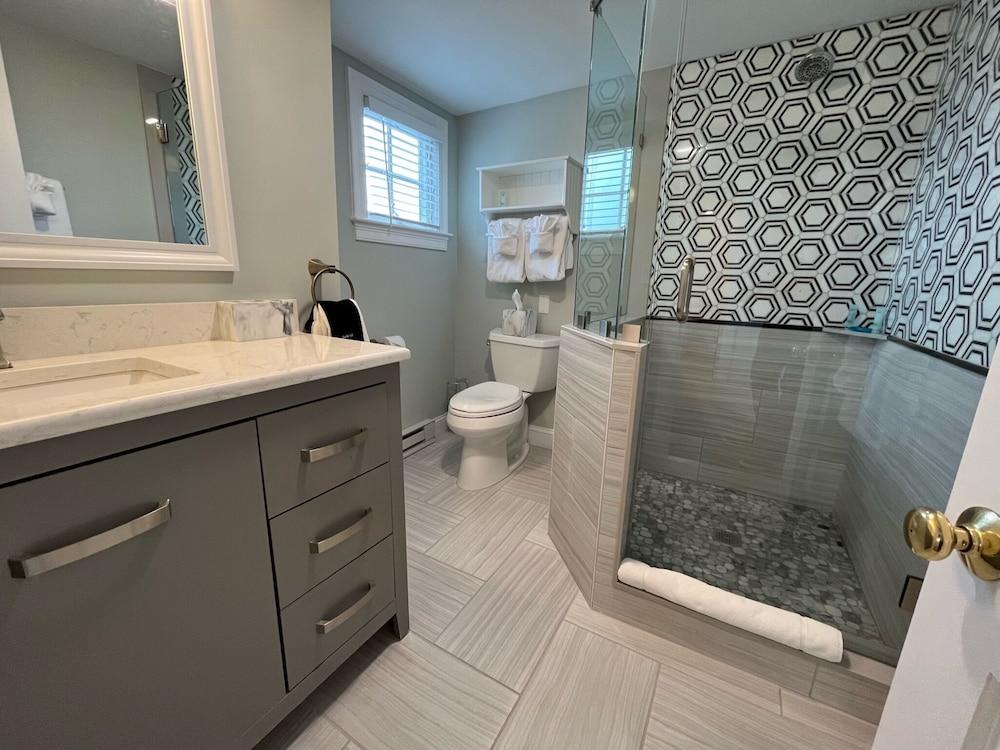 Beach Breeze Inn photo 65