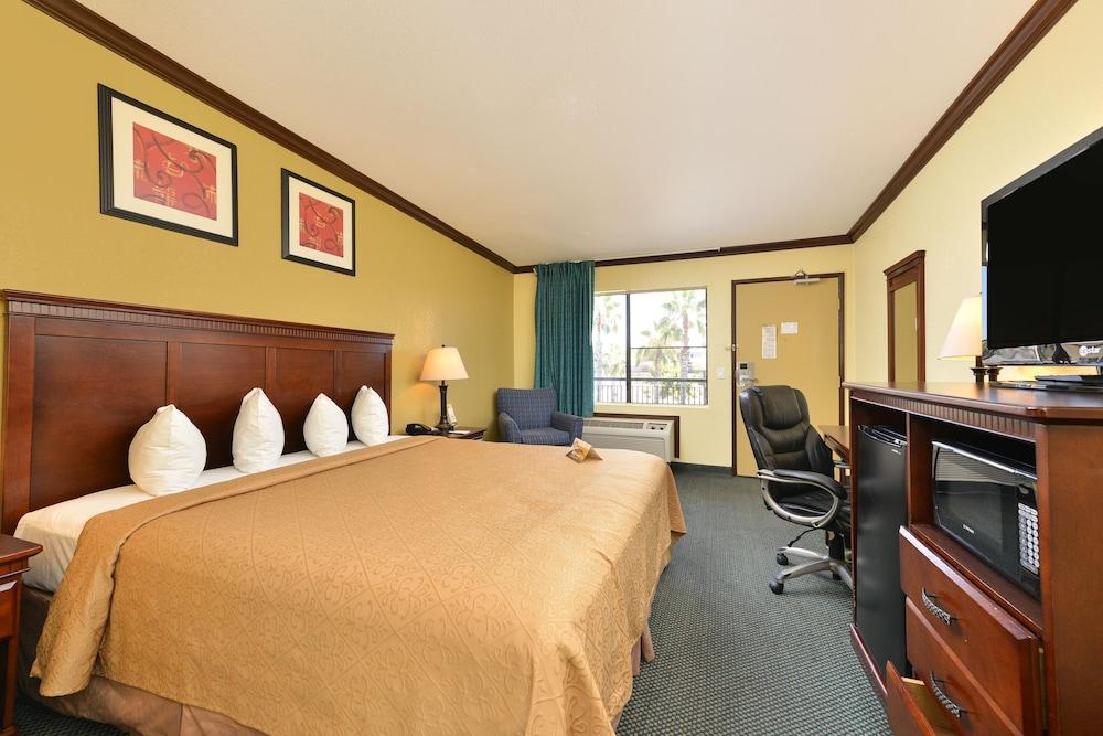 Quality Inn San Diego I-5 Naval Base photo 8