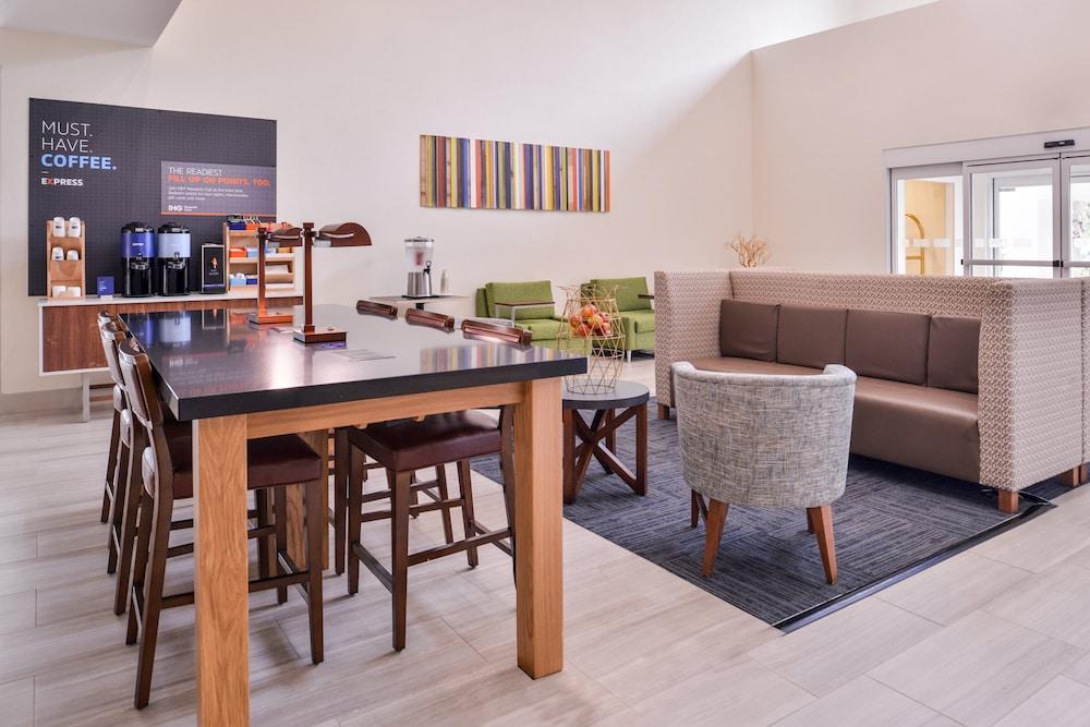 Holiday Inn Express Tampa N I-75 - University Area by IHG photo 64