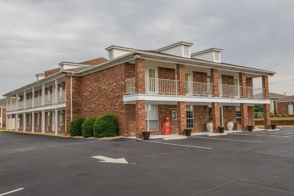 Richland Inn Lawrenceburg photo 38