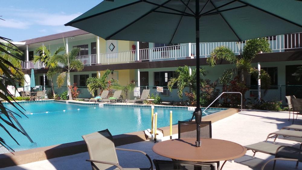 Island House Hotel photo 65