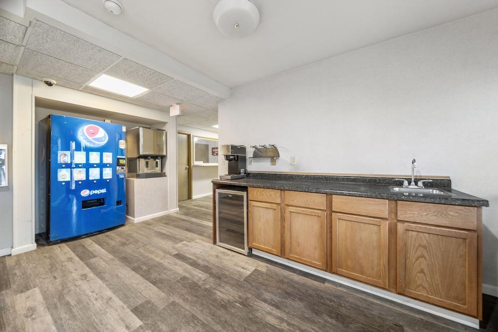 Executive Inn Cass City photo 11