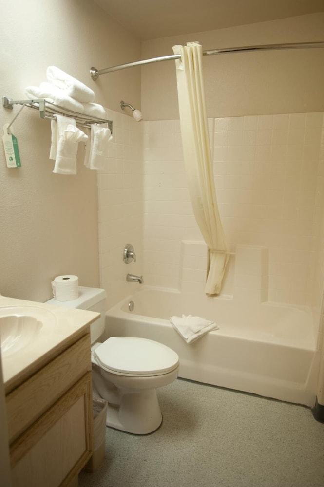 Calipatria Inn And Suites photo 17