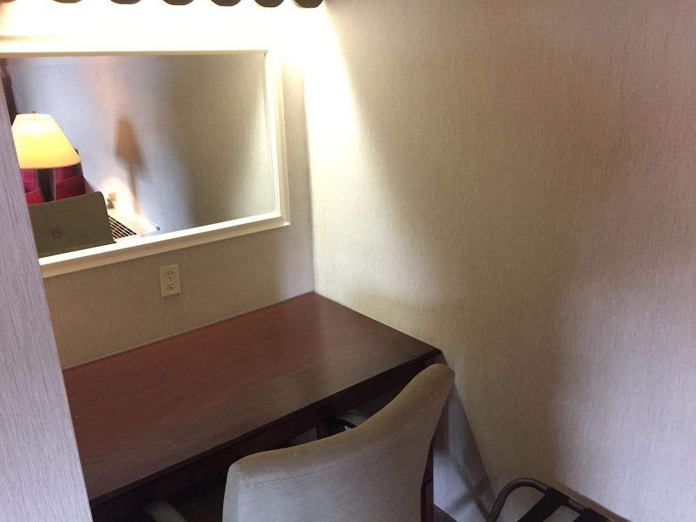 Rodeway Inn & Suites Charles Town photo 44