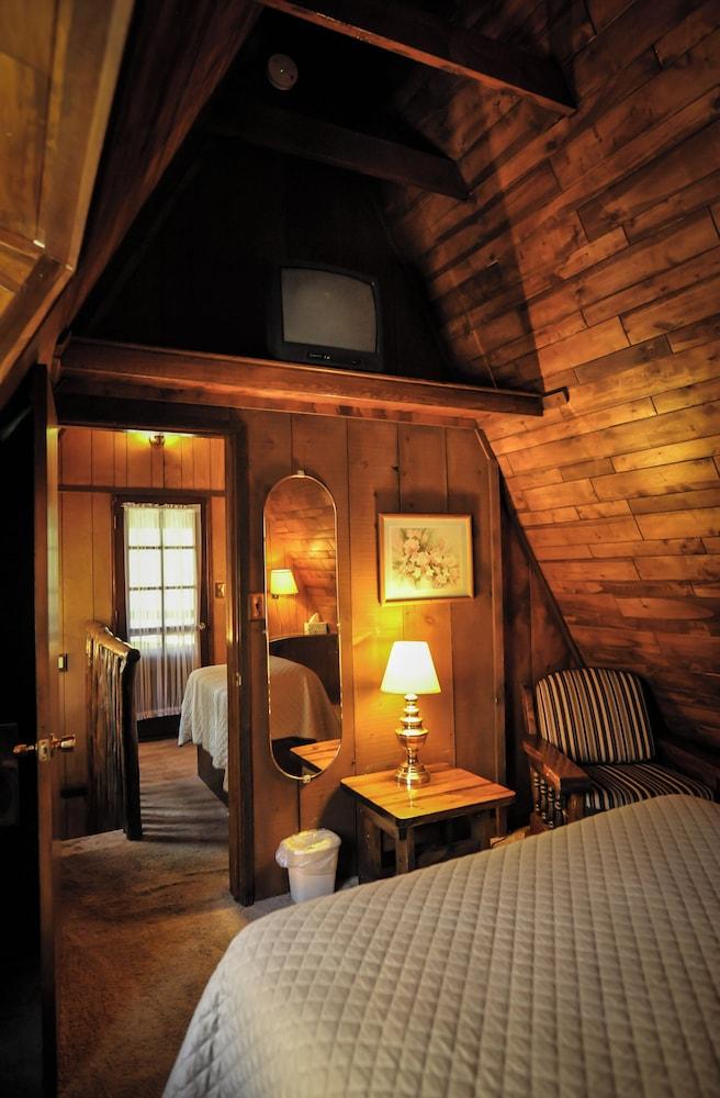 Bear Creek Motel And Cabins photo 57