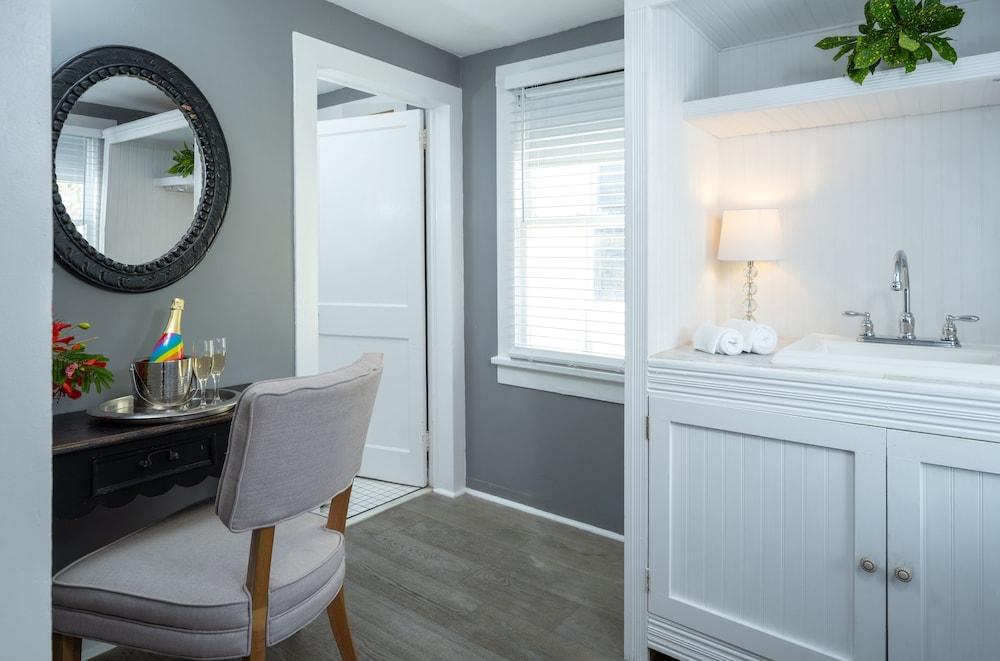 Alexanders Guesthouse - Adult Exclusive, LGBTQ Friendly photo 25