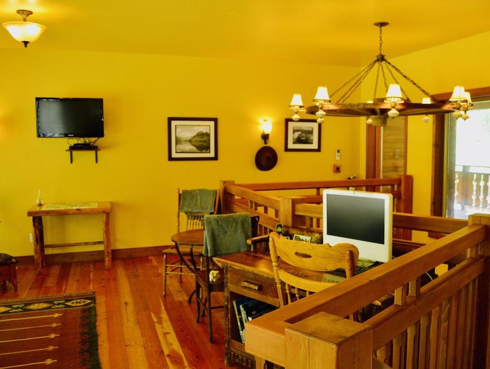 Glacier Guides Lodge photo 27