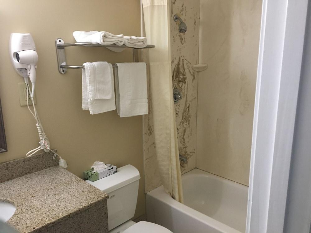 Chisholms Motor Inn photo 14