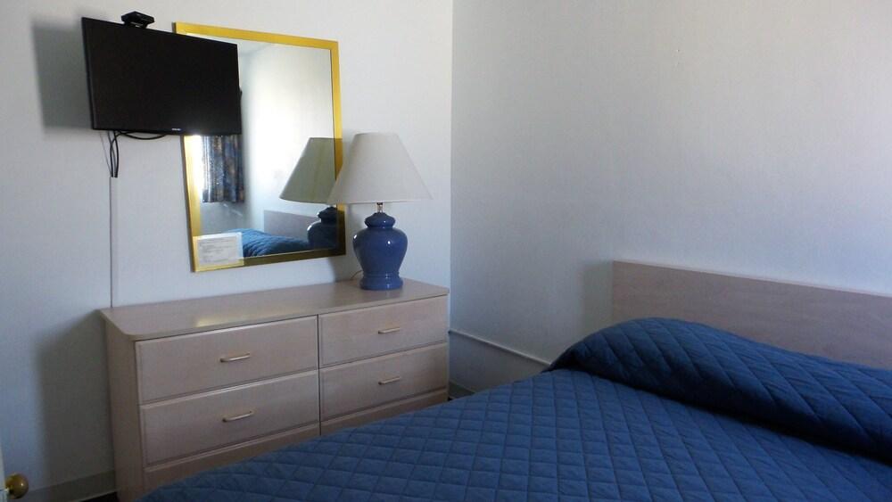 Golden Rail Motel photo 24