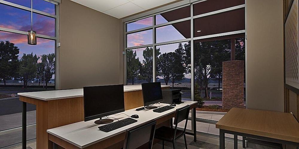 Holiday Inn Express & Suites Portland Airport - Cascade Stn by IHG photo 29