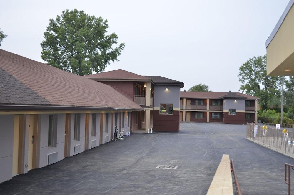 AArya Hotel By Niagara Fashion Outlets photo 36