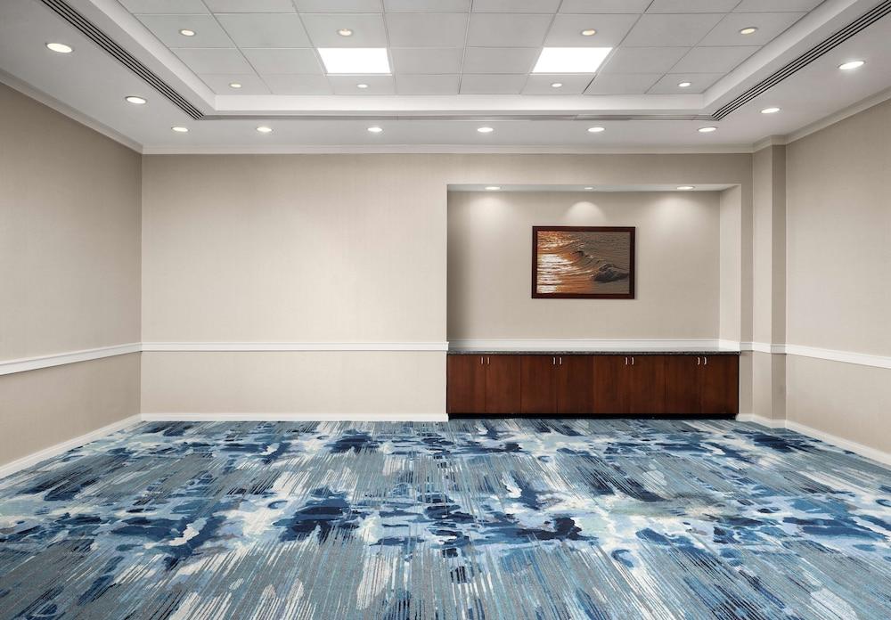 Hilton Virginia Beach Oceanfront photo 10