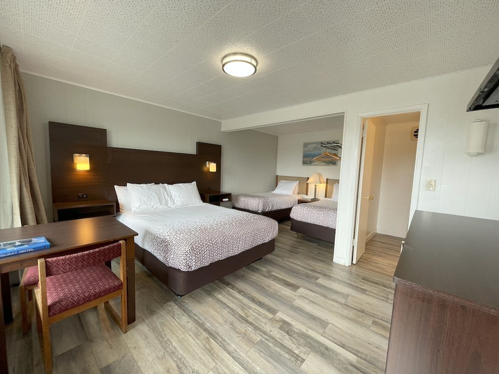 Holiday Motel photo 12