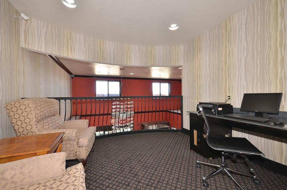 Comfort Suites Fairgrounds West photo 62