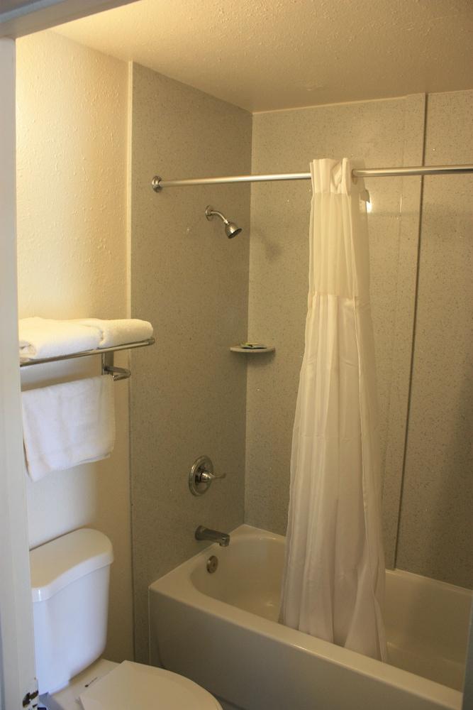 Express Inn photo 13