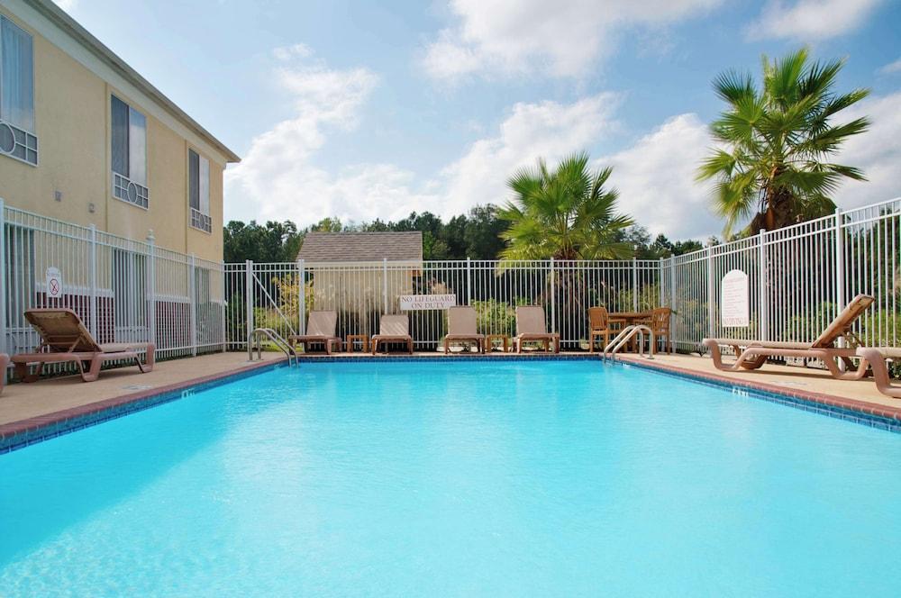 Express Inn Leesville Ft Johnson, SureStay Collection by BW — hotel in Leesville